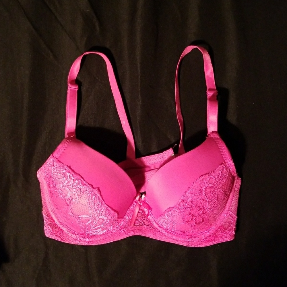 Pink lace detailed bra